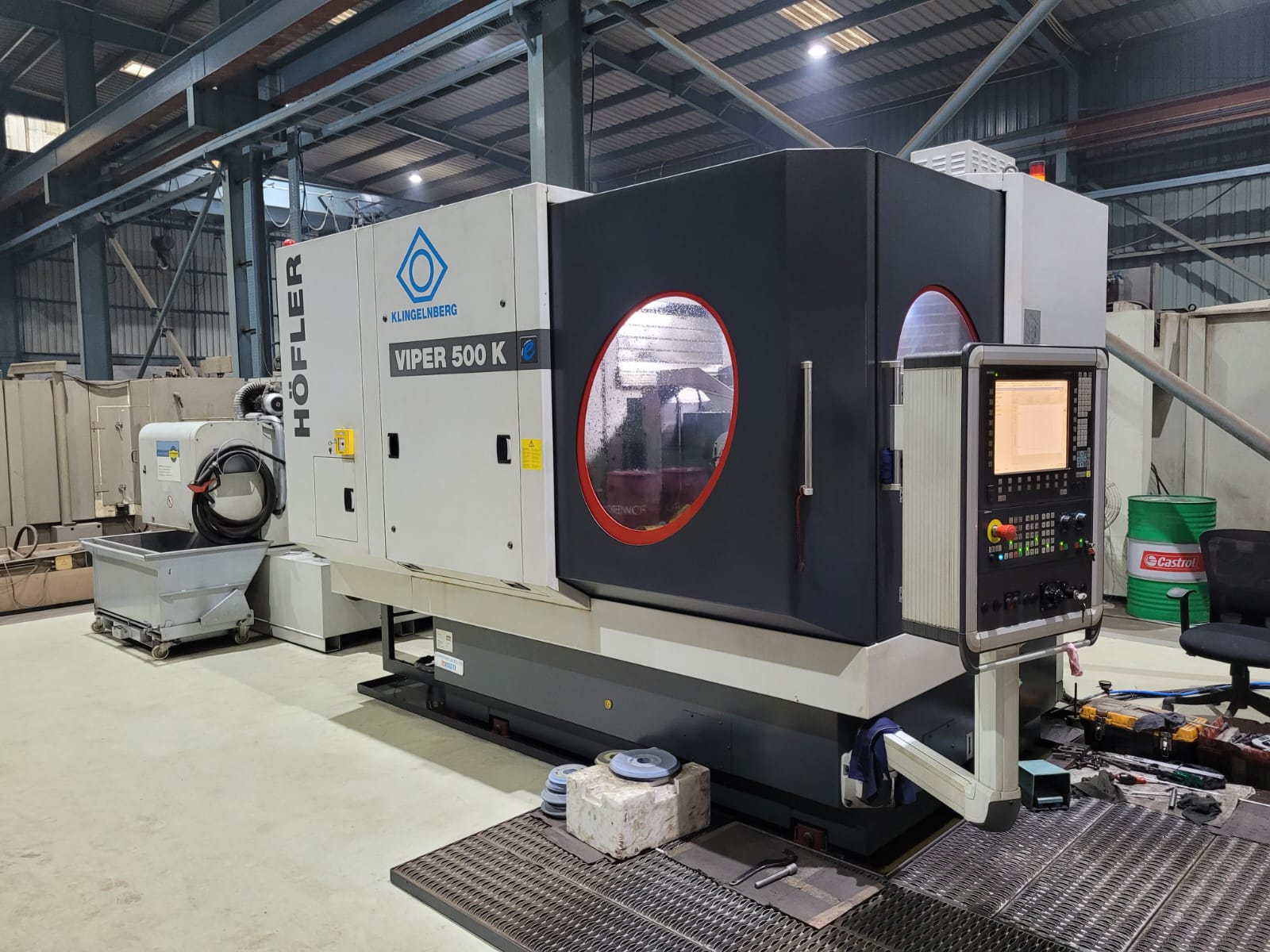Klingelnberg Viper 500 K CNC gear grinding machine side view at Advanced Gearbox